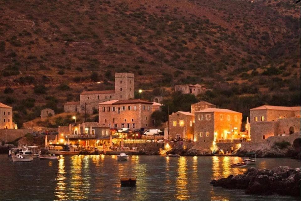 Messinian Blue Seaside Villa Kalamata Esterno foto
