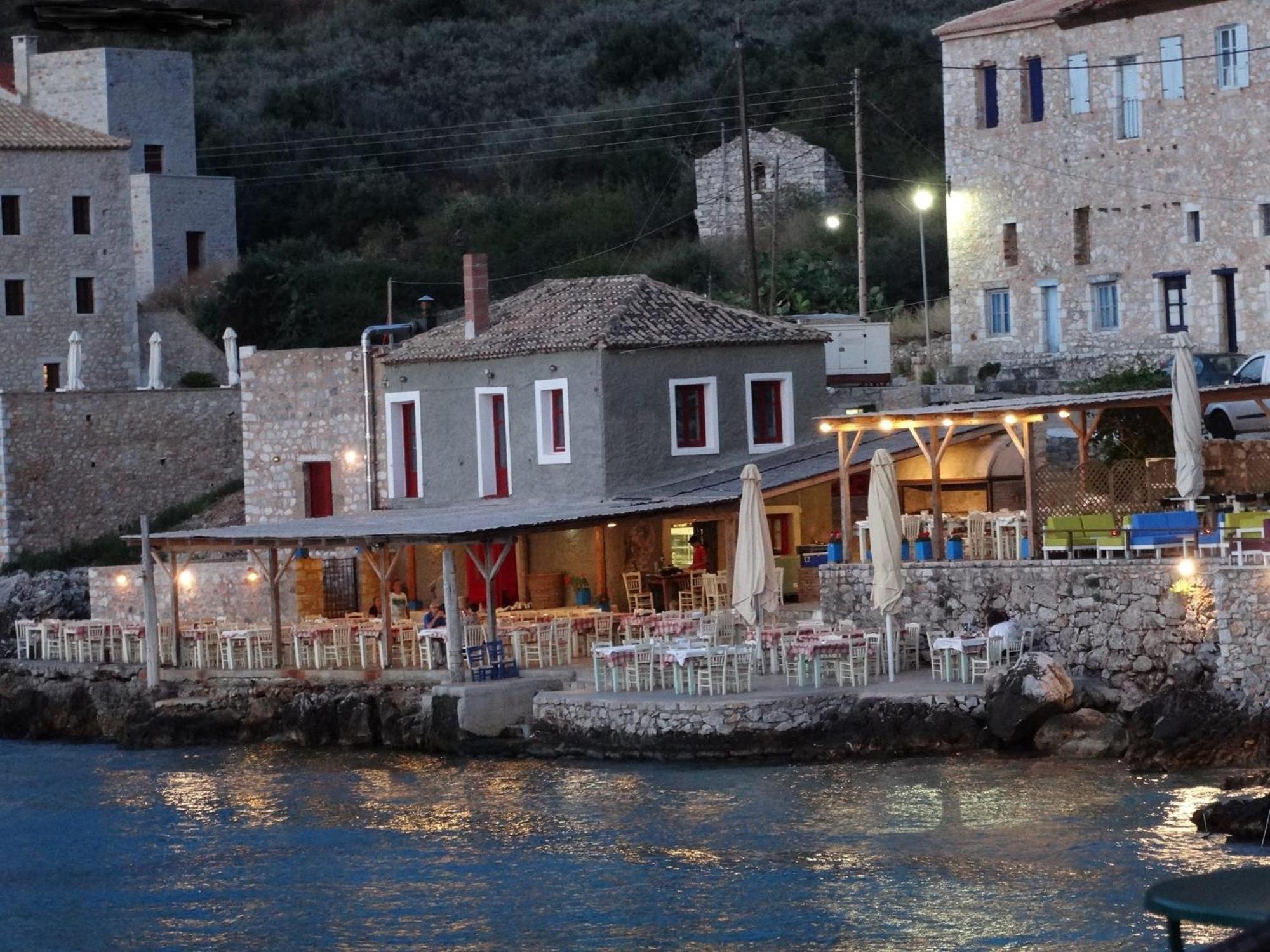 Messinian Blue Seaside Villa Kalamata Esterno foto