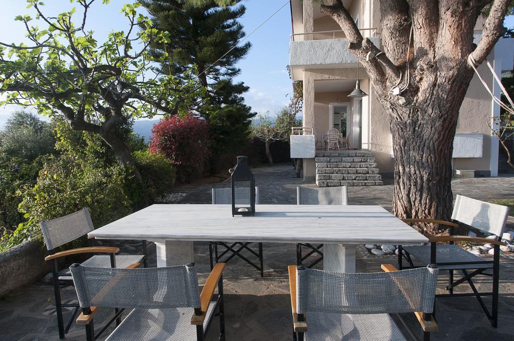 Messinian Blue Seaside Villa Kalamata Esterno foto