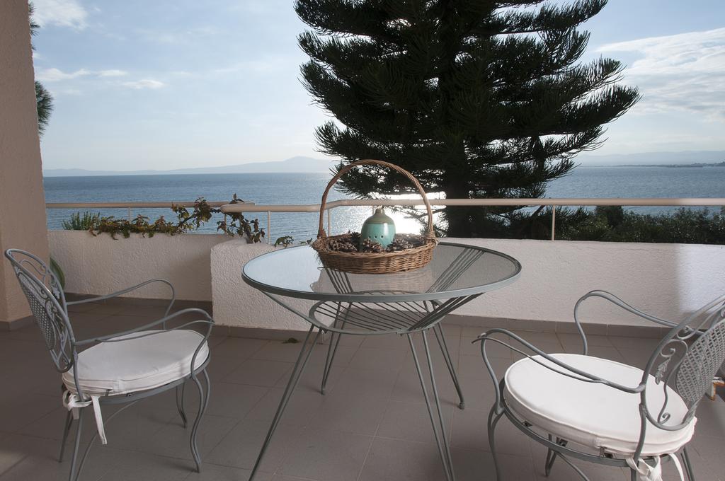 Messinian Blue Seaside Villa Kalamata Esterno foto