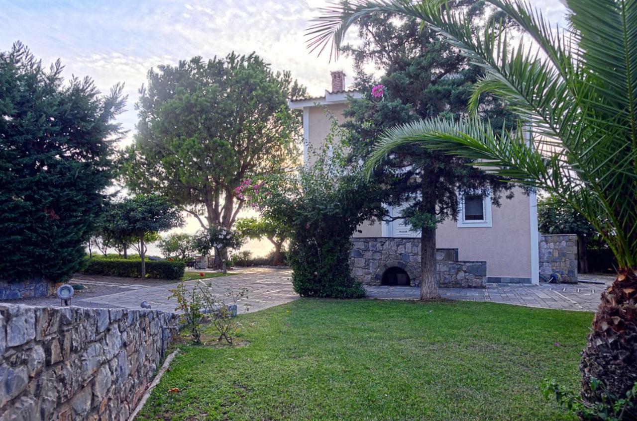 Messinian Blue Seaside Villa Kalamata Esterno foto