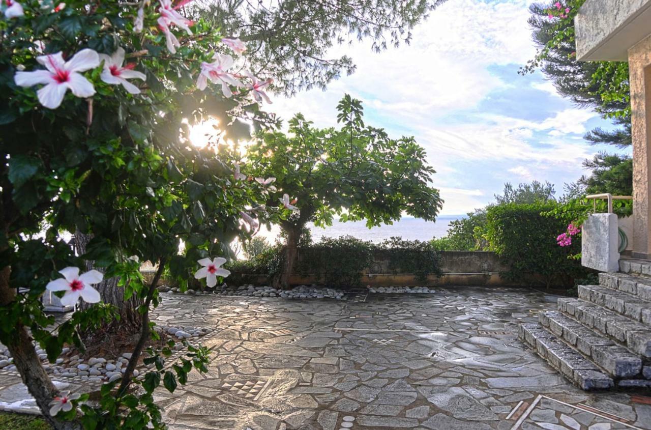 Messinian Blue Seaside Villa Kalamata Esterno foto